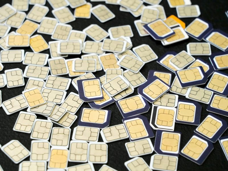Menkomdigi Minta Masyarakat Migrasi Kartu Seluler Fisik Ke e-SIM