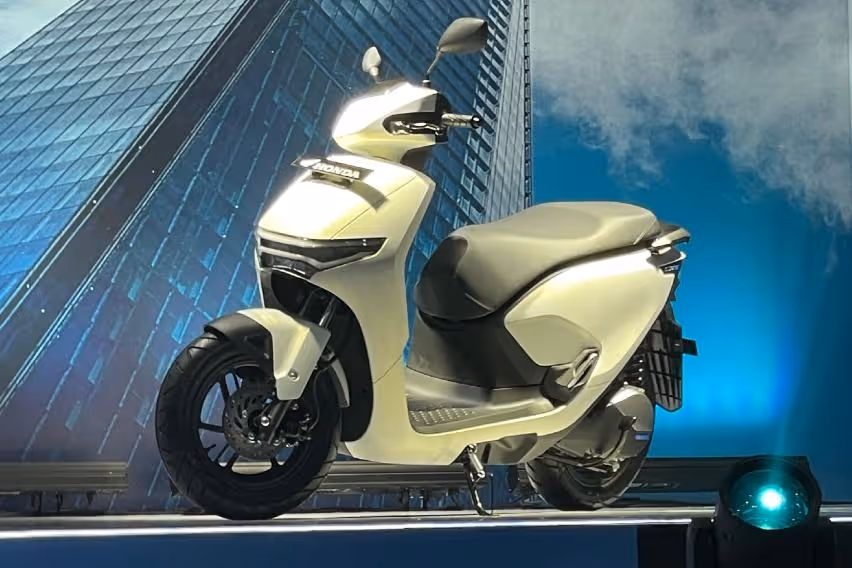 Produsen Motor Jepang Rilis Skuter Listrik Pintar
