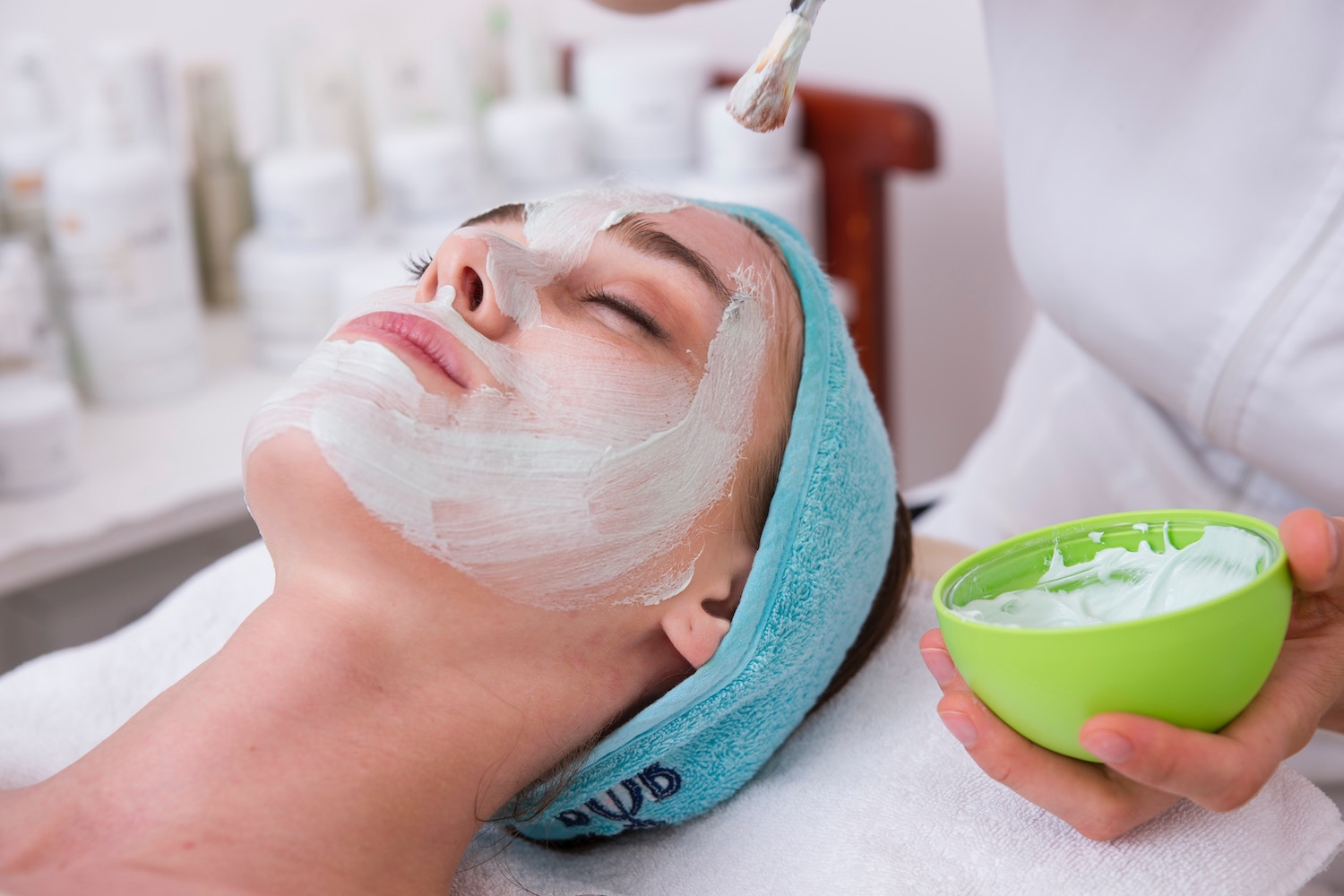 Facial Treatment: Teknologi Canggih Dan Sentuhan Alami