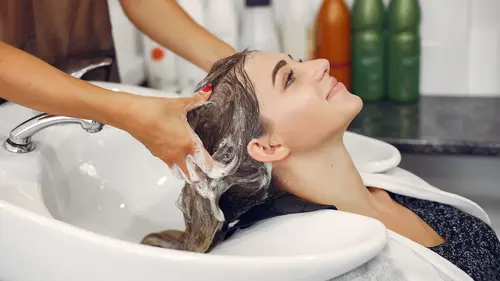 Treatment Rambut: Solusi Modern Kerontokan, Ketombe & Lepek