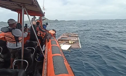 Korban Tenggelam KM Putri Sakinah di Labuan Bajo