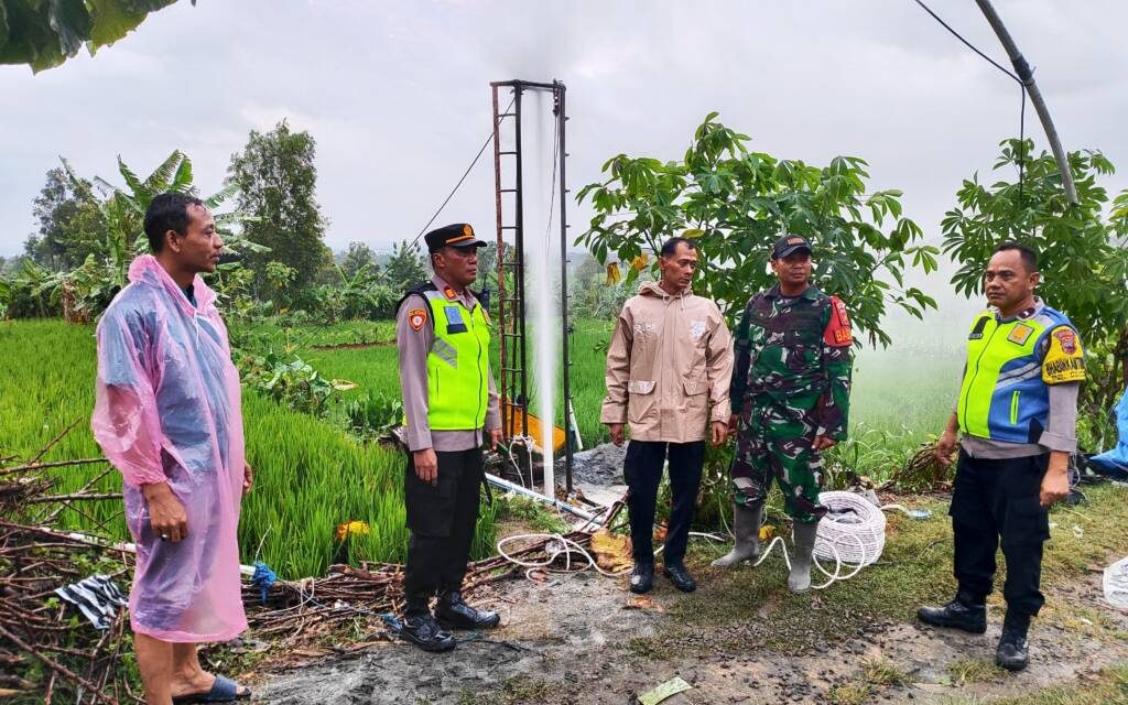 Warga Kaget, Sumur Bor di Sragen Semburkan Air 8 Meter