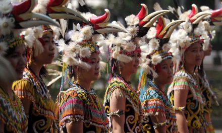 Keunikan Suku Dayak: Satu Identitas Dengan Bahasa Beragam