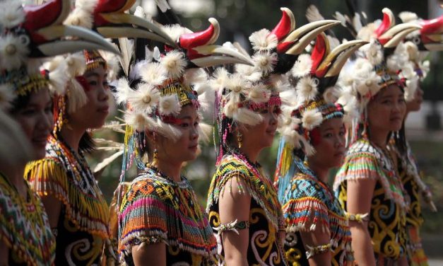 Keunikan Suku Dayak: Satu Identitas Dengan Bahasa Beragam