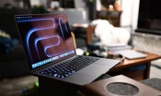 Apple Unjuk Gigi! Cek 3 Fitur Sangar Di MacBook Pro M5 Max