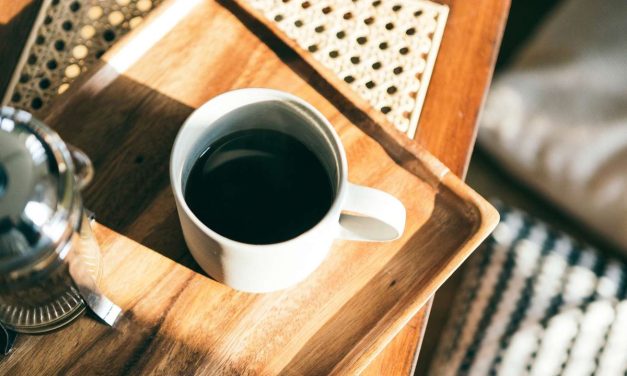 Rahasia Tetap Segar: Jangan Langsung Ngopi Begitu Bangun!