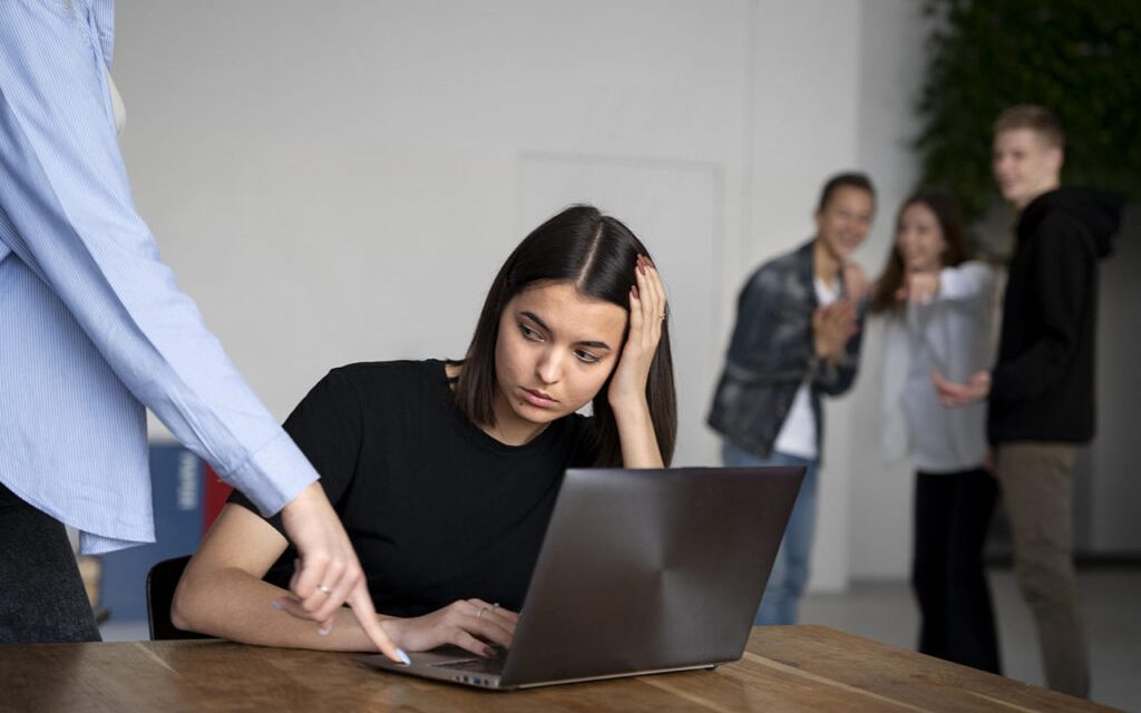 Bahaya Impostor Syndrome Pekerja Muda!
