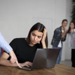 Bahaya Impostor Syndrome Pekerja Muda!