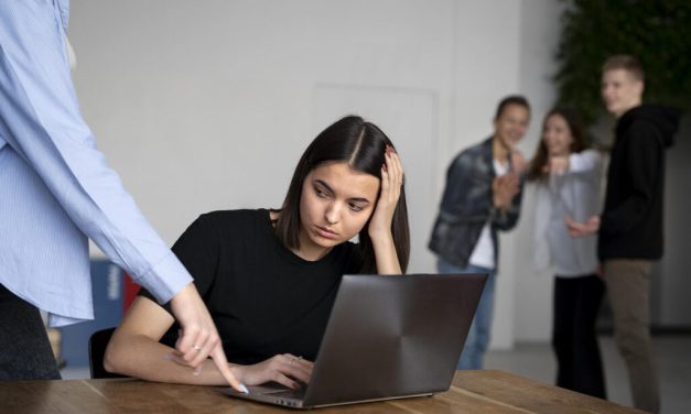 Bahaya Impostor Syndrome Pekerja Muda!
