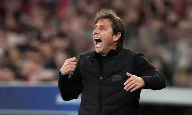 Napoli Tumbang, Antonio Conte Kecewa Kepemimpinan Wasit