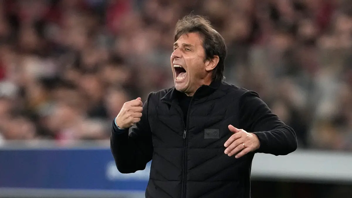 Napoli Tumbang, Antonio Conte Kecewa Kepemimpinan Wasit