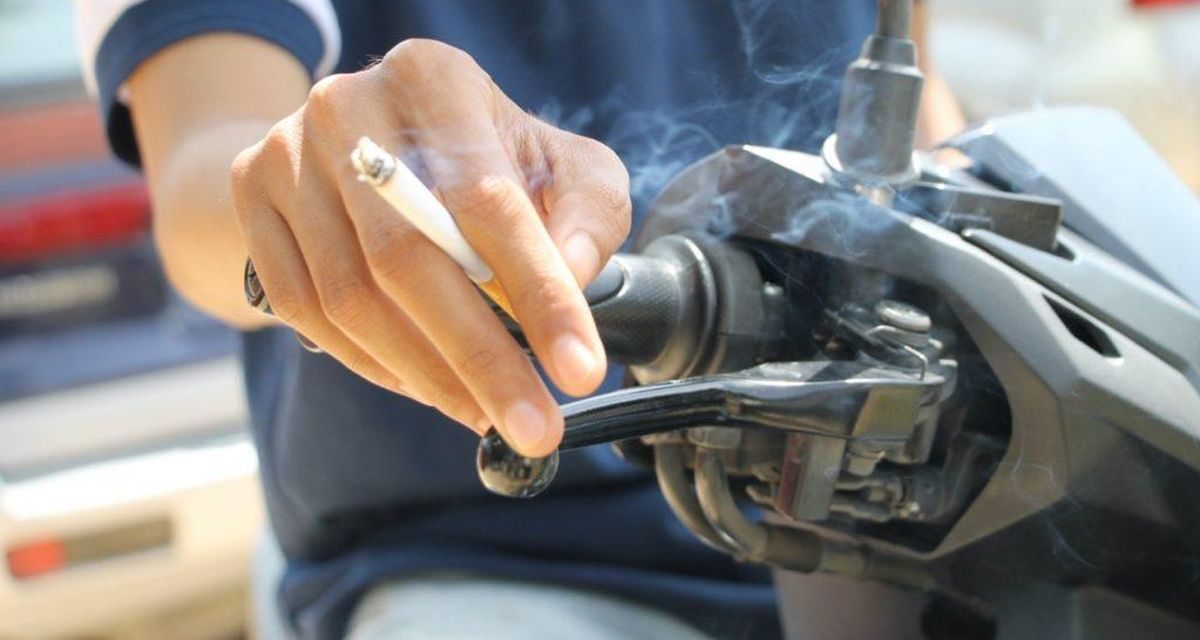 3 Trik Tegur Perokok Jalanan Tanpa Bikin Emosi