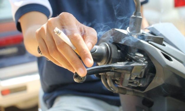 3 Trik Tegur Perokok Jalanan Tanpa Bikin Emosi