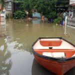 Banjir Bidara Cina: Bantuan Belum Tiba, Warga Butuh Perahu