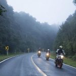 Tetap Stay On: Trik Motoran Anti Licin Pas Hujan Hujan